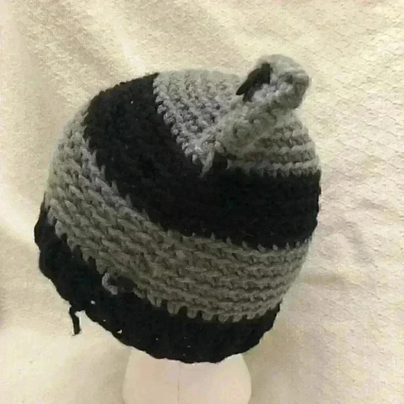 HANDMADE crochet gray and black youth cat winter hat - Picture 3 of 3
